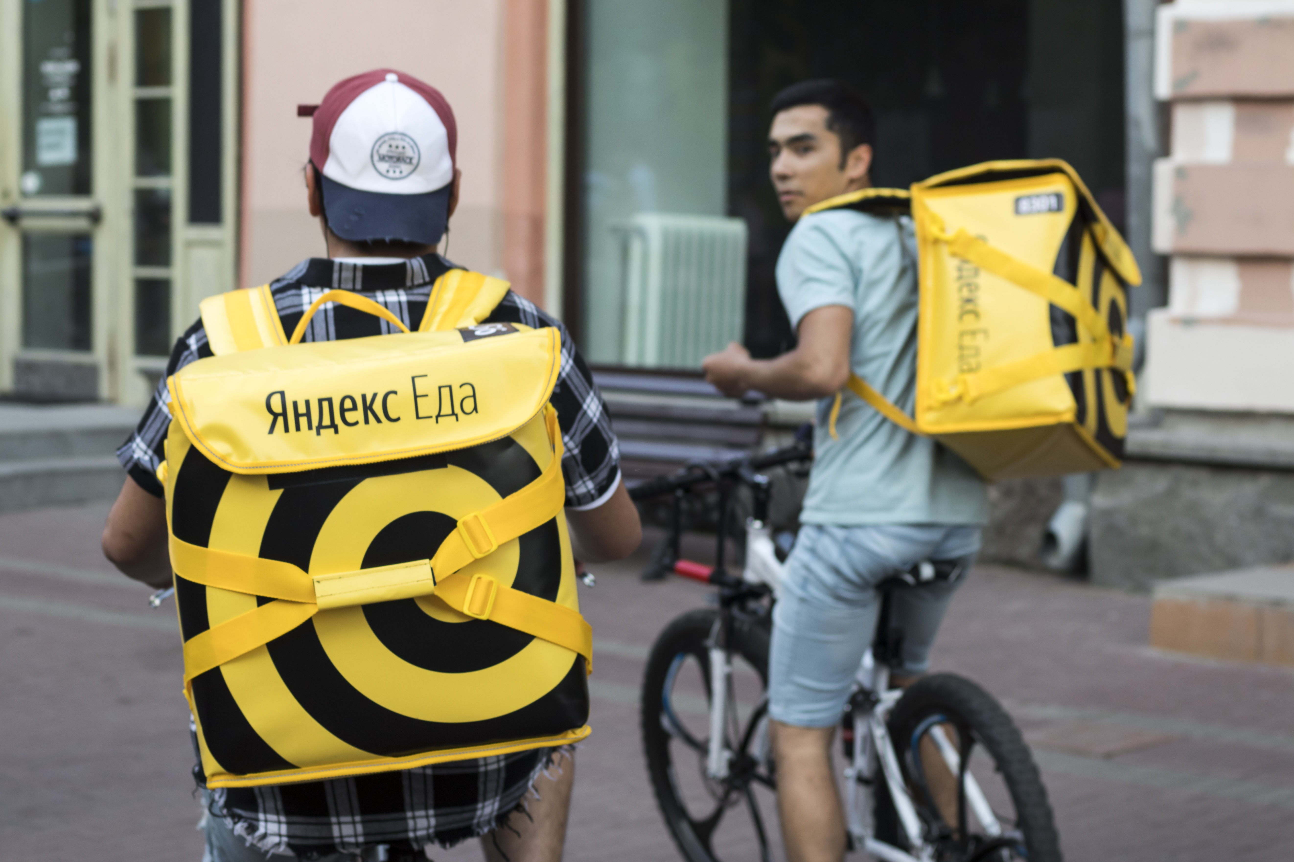 Яндекс доставщик еды на велосипеде