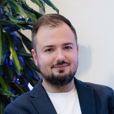 Антон Петров