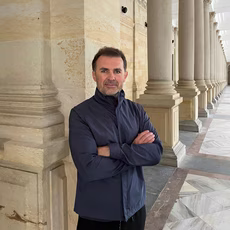 Фотография лица автора Александр Петров