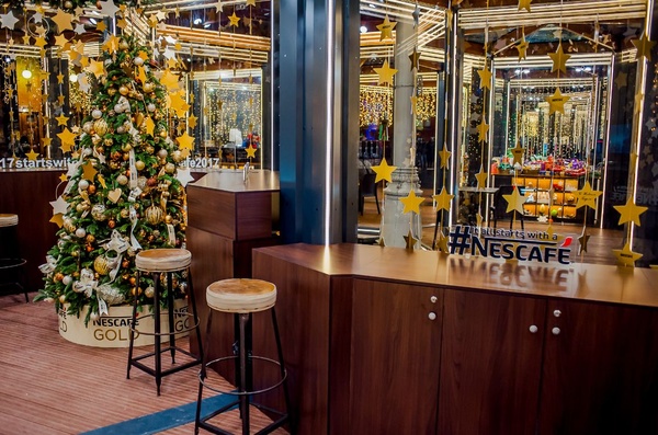 Фото 3 Nescafé открыл рождественский бар в центре Москвы