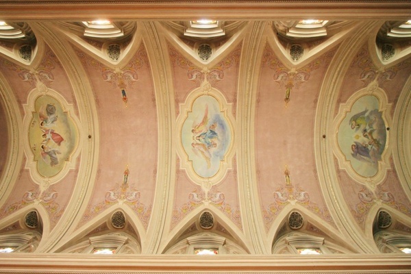 Фото 3 Внутри 100-летней церкви, принадлежащей фонду Павла Черкашина