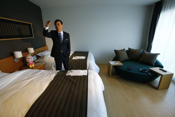 Фото 9 В этом японском отеле гостей обслуживают только роботы