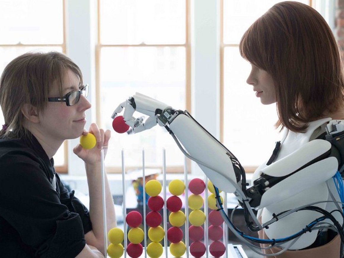 «Иногда мне кажется, что я сама синт»: интервью с создательницей роботов, удивительно похожих на людей