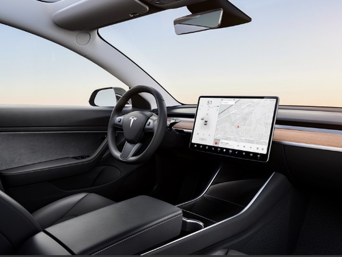 Tesla представила новую недорогую модель электрокара Model 3