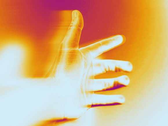 «Противостоять мошенникам легче, когда клиент не один»: банки дали клиентам право следить за переводами близких