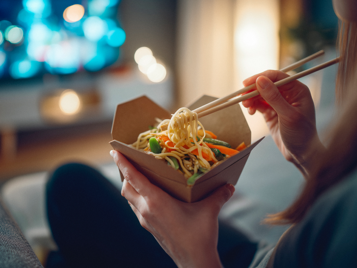 Четверть выручки — на онлайн-заказах: в 2025 году 64% ресторанов подключили доставку