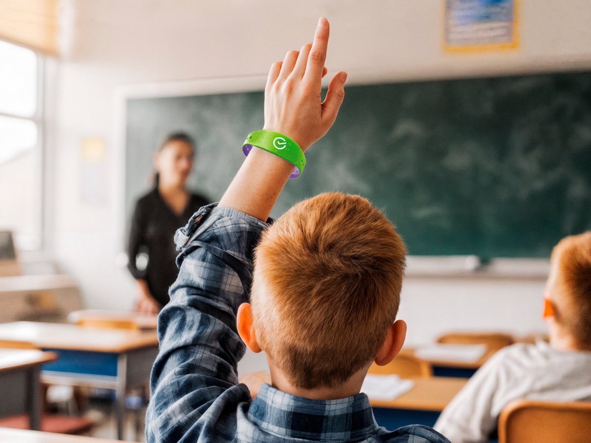 Карманные деньги — на запястье: Сбер первым в России выпускает платёжные браслеты для детей