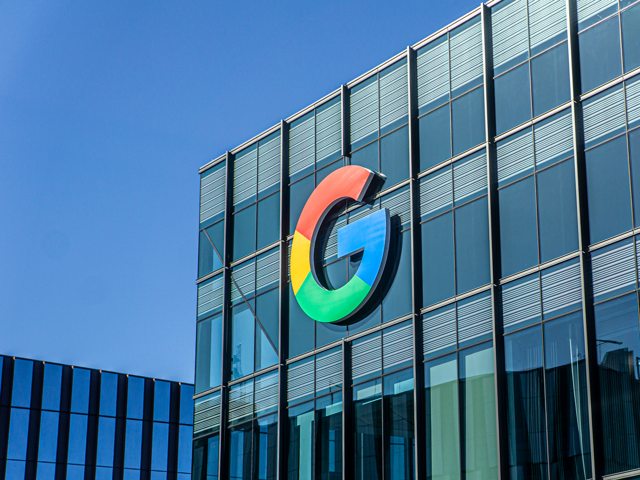Очередной иск против Google, на этот раз — от Billboard и Variety: медиа теряют трафик из-за ИИ