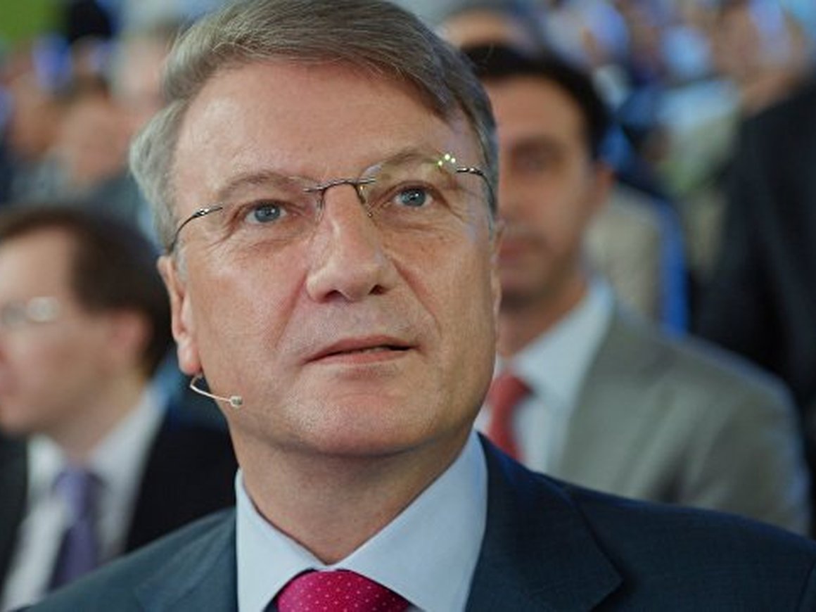 Греф назвал причину массового сбоя в работе карт «Сбербанка»