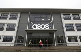 Стоимость крупного интернет-ритейлера Asos рухнула почти на £1,5 млрд на фоне спада продаж