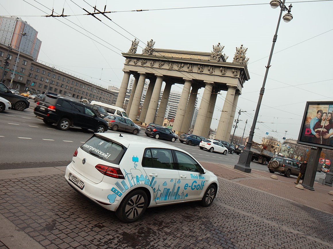 В Москве появились первые парковки только для электромобилей