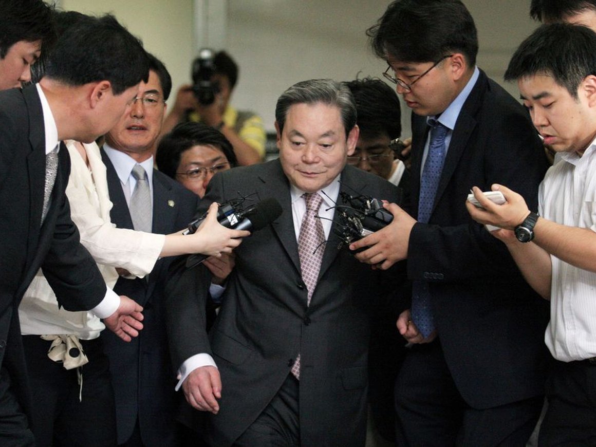 Скончался глава Samsung Ли Гон Хи