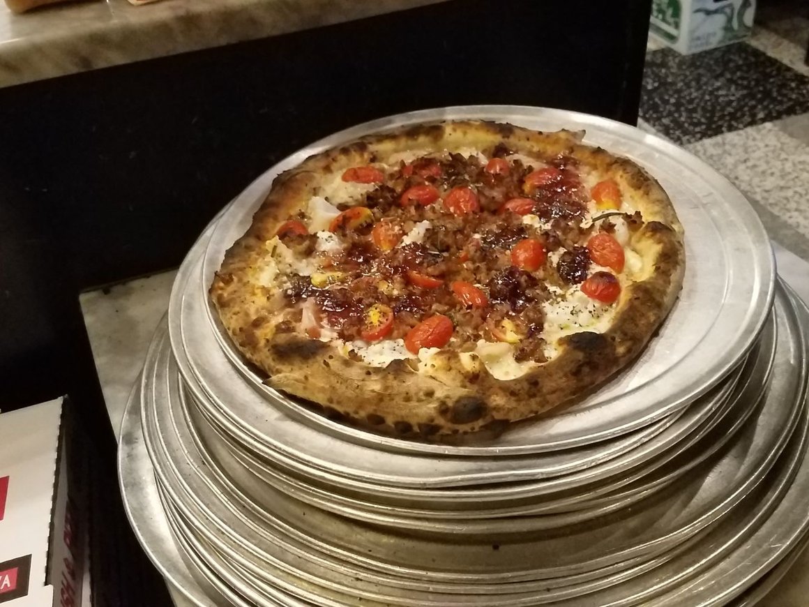 Американский ресторан приготовил пиццу по рецепту ИИ