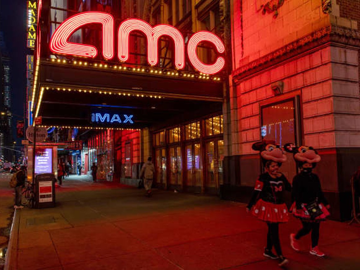 Акции сети американских кинотеатров AMC выросли почти на 400% из-за флешмоба на Reddit