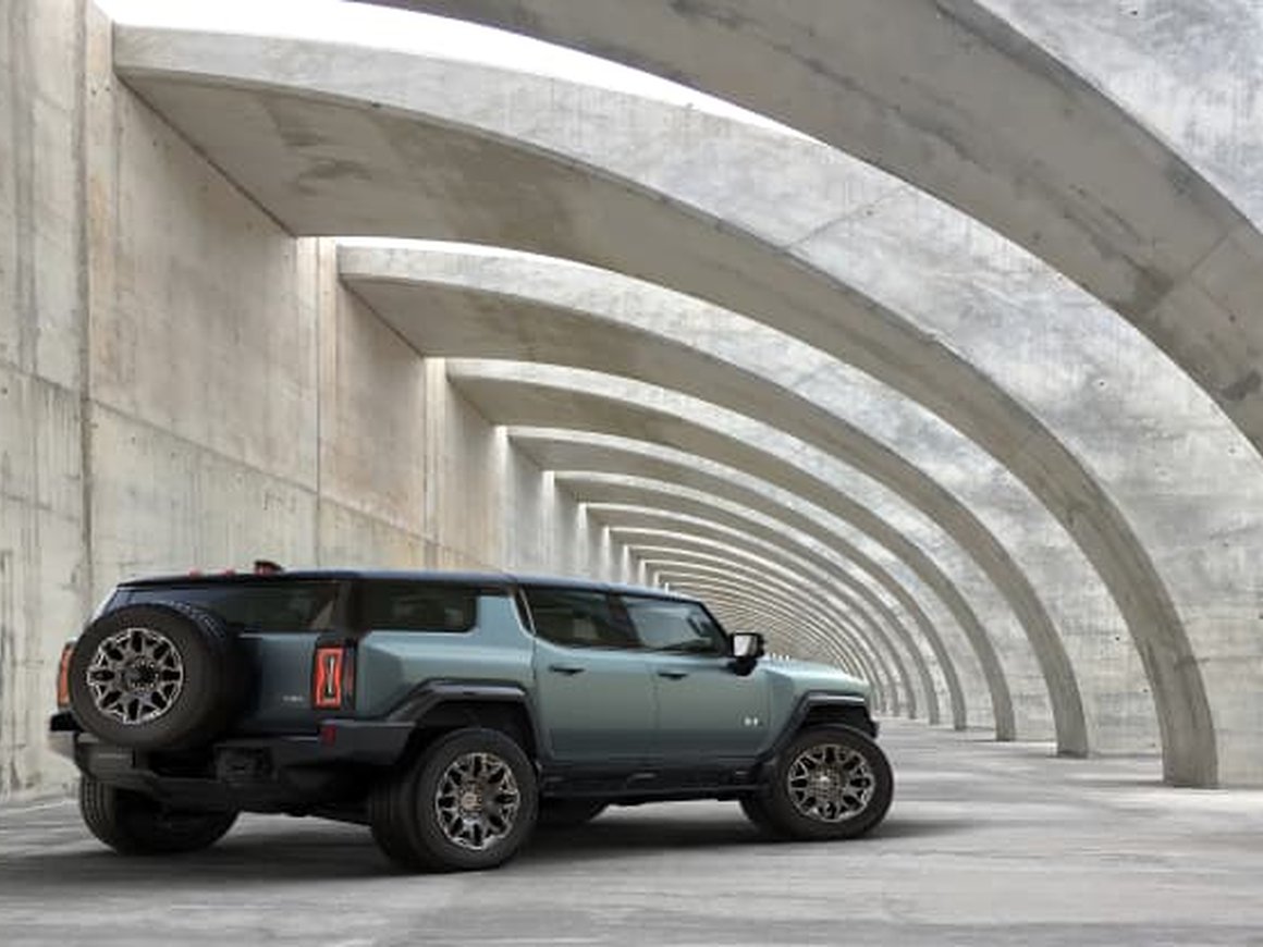 General Motors представил электрический внедорожник Hummer за 8,5 млн рублей