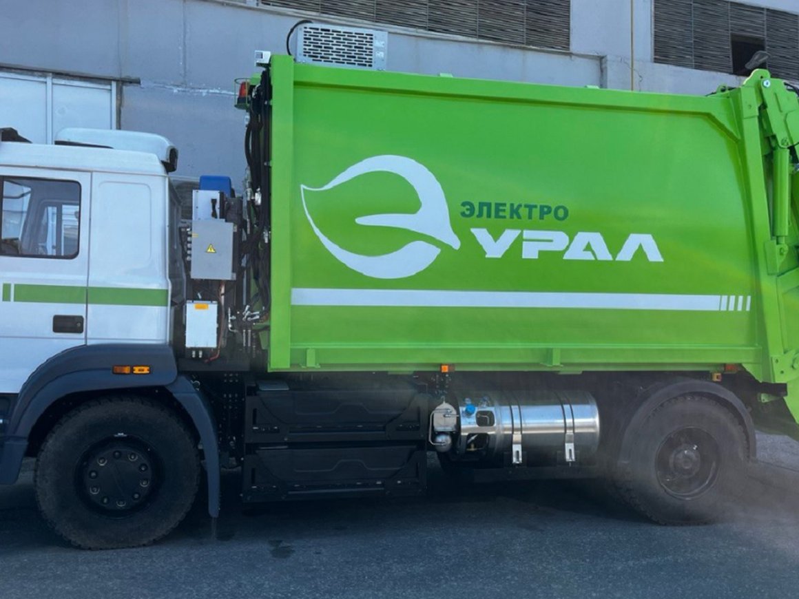 В России протестировали первый отечественный мусоровоз на электротяге