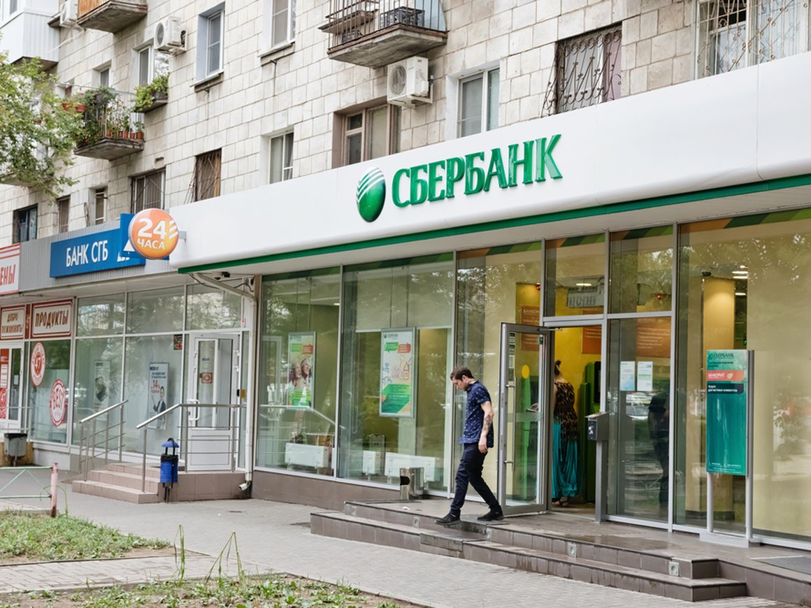 Сбербанк начал предлагать сокращенных сотрудников другим компаниям