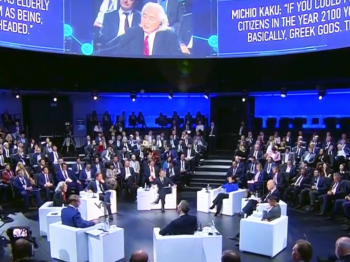 «Пока к власти не пришел искусственный интеллект, у нас есть шанс» – Дмитрий Медведев, Герман Греф, Джек Ма и другие эксперты — о цифровой экономике