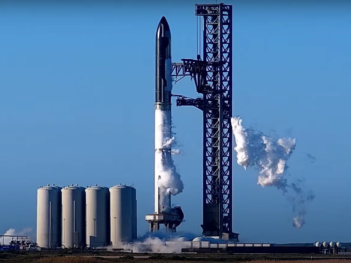 Первый запуск сверхтяжелой ракеты от SpaceX не состоялся из-за технической ошибки