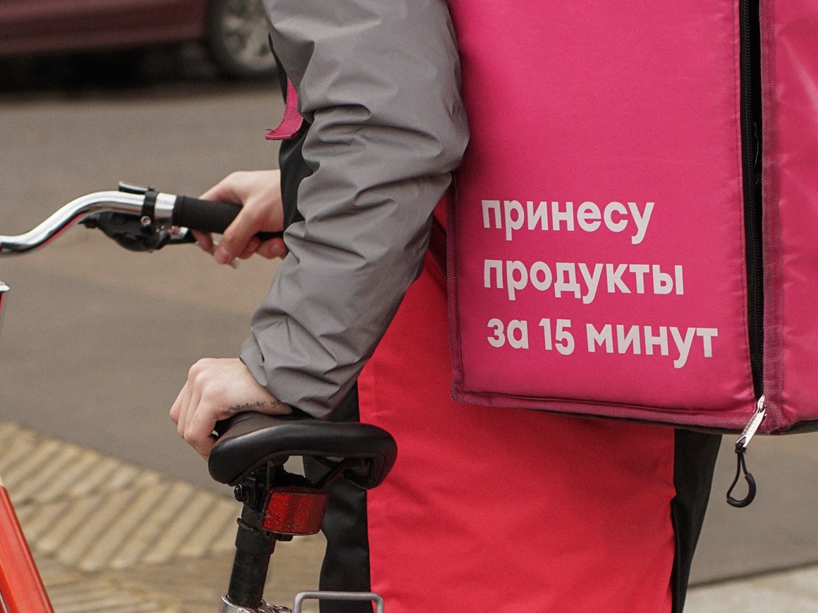 Сервис экспресс-доставки «Самокат» приостановил бизнес в 15 городах