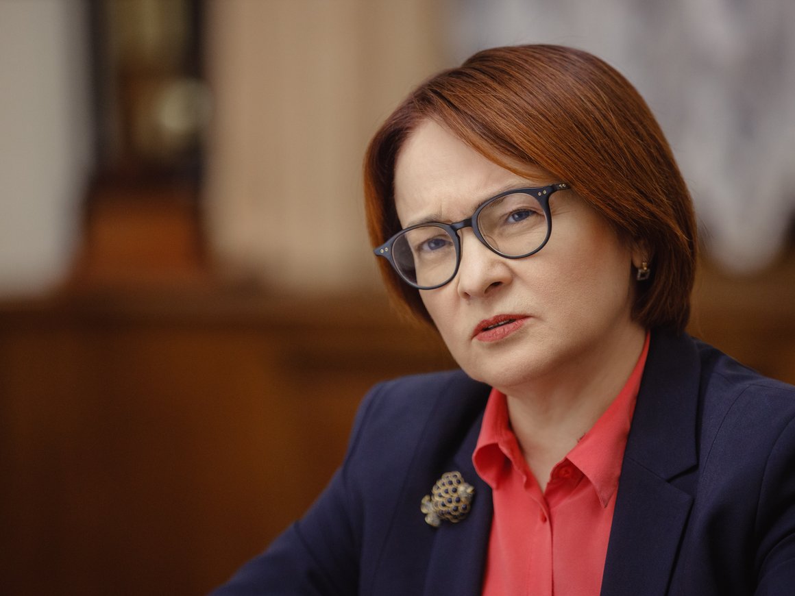 Oграничение на снятие наличной валюты будет продлено после 9 марта — Набиуллина