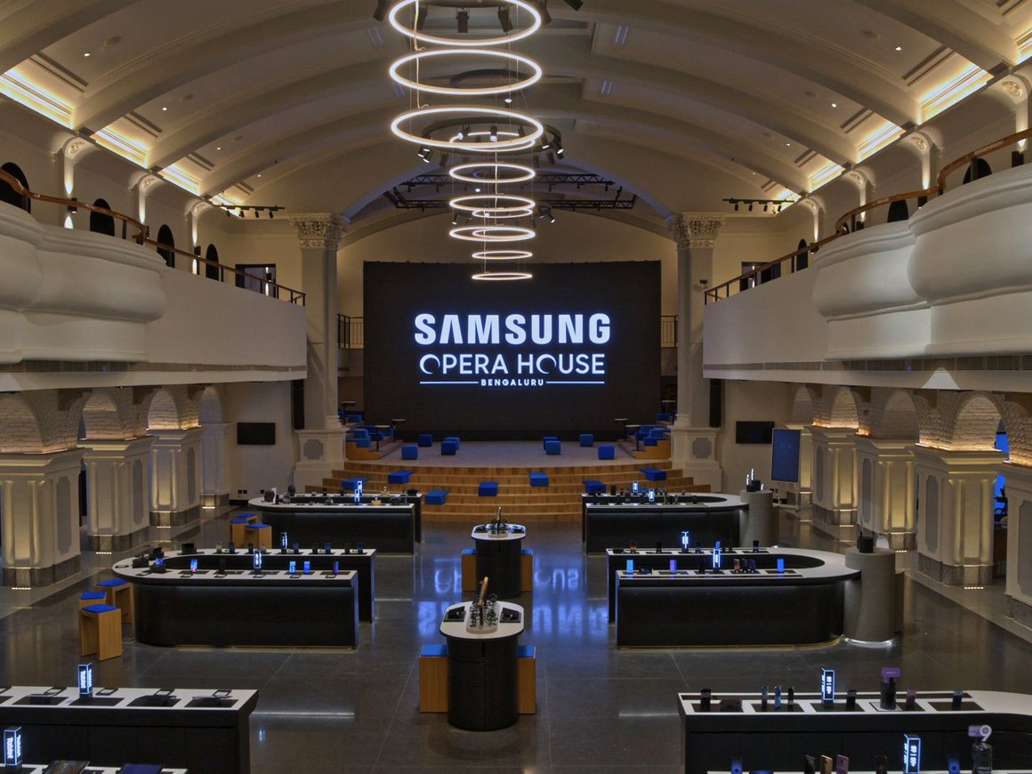 Samsung запустил в Индии самый большой магазин смартфонов