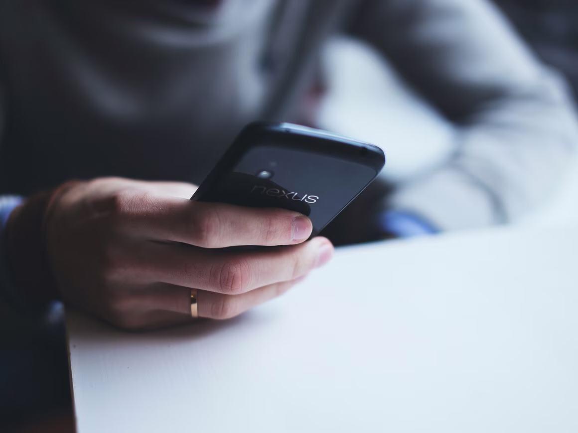 В России задумались о введении регистрации телефонов по номеру IMEI с 2023 года