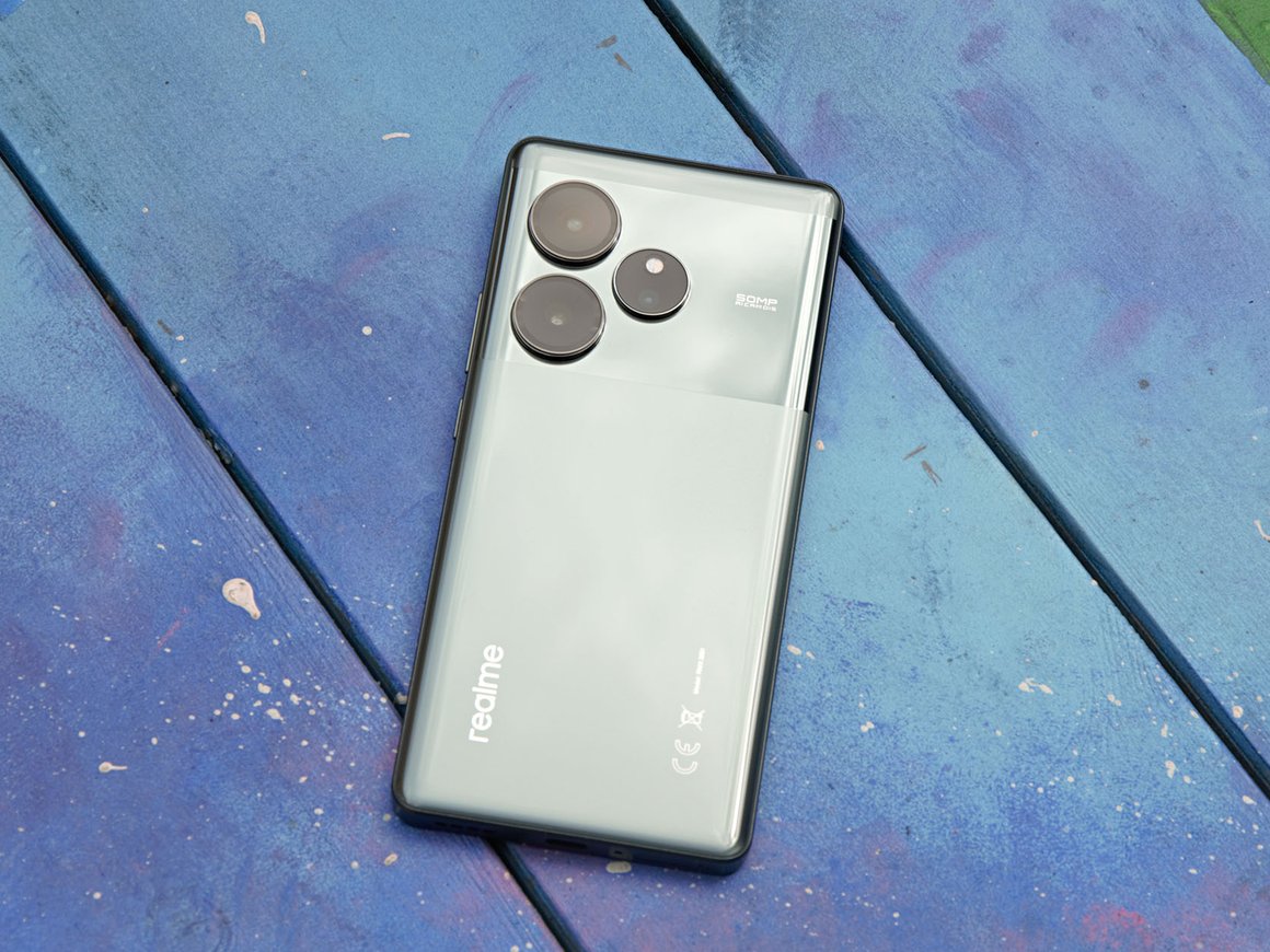 Гоночный болид: обзор Realme GT6