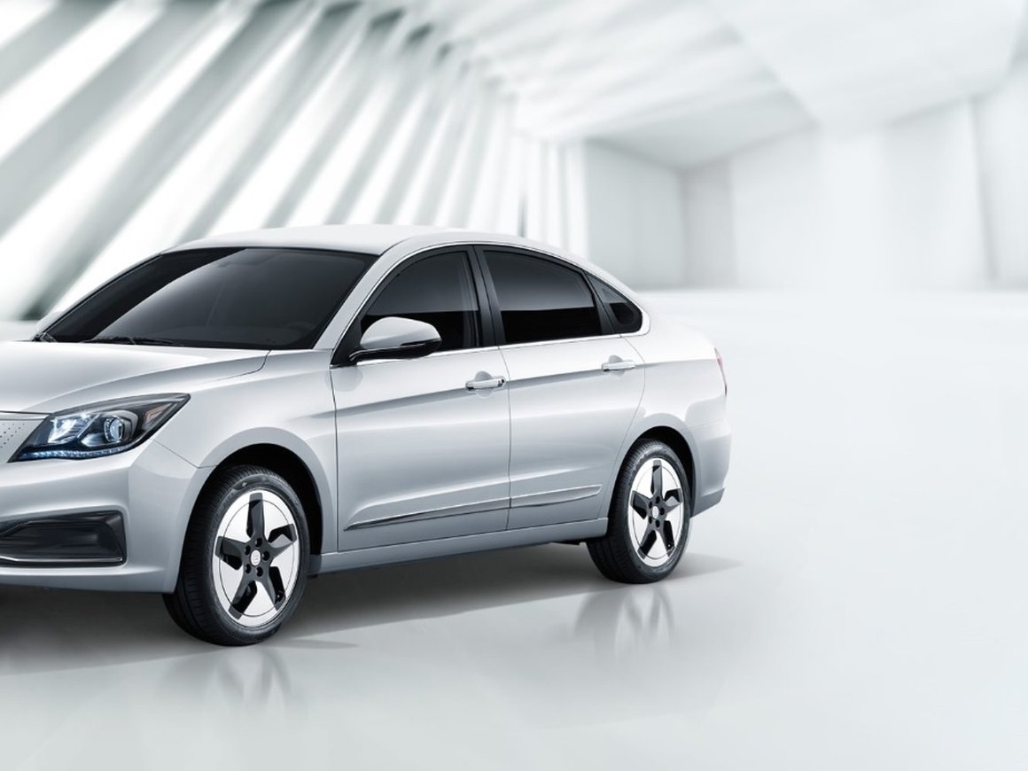 «Моторинвест» открыл продажи первых отечественных электромобилей Evolute