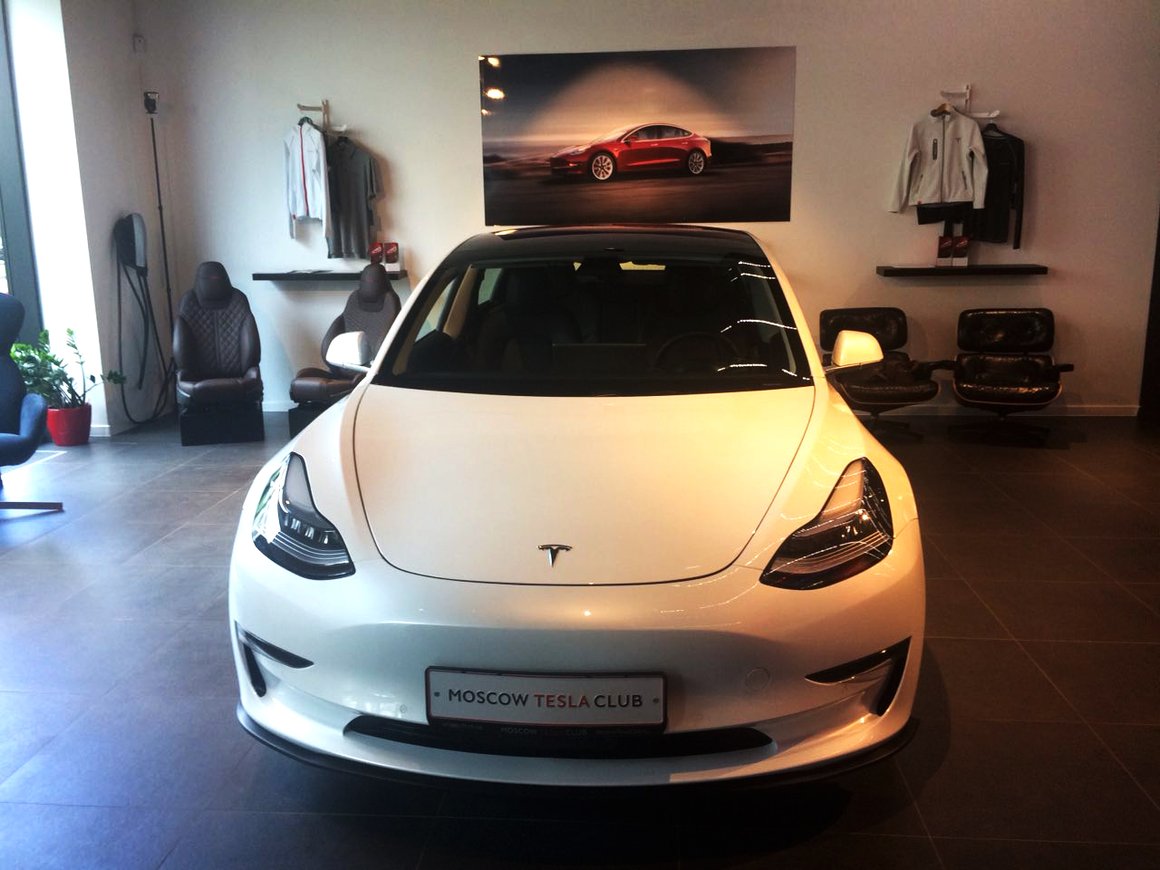 «Связной» получил больше 200 заявок на покупку Tesla по итогам первого месяца продаж