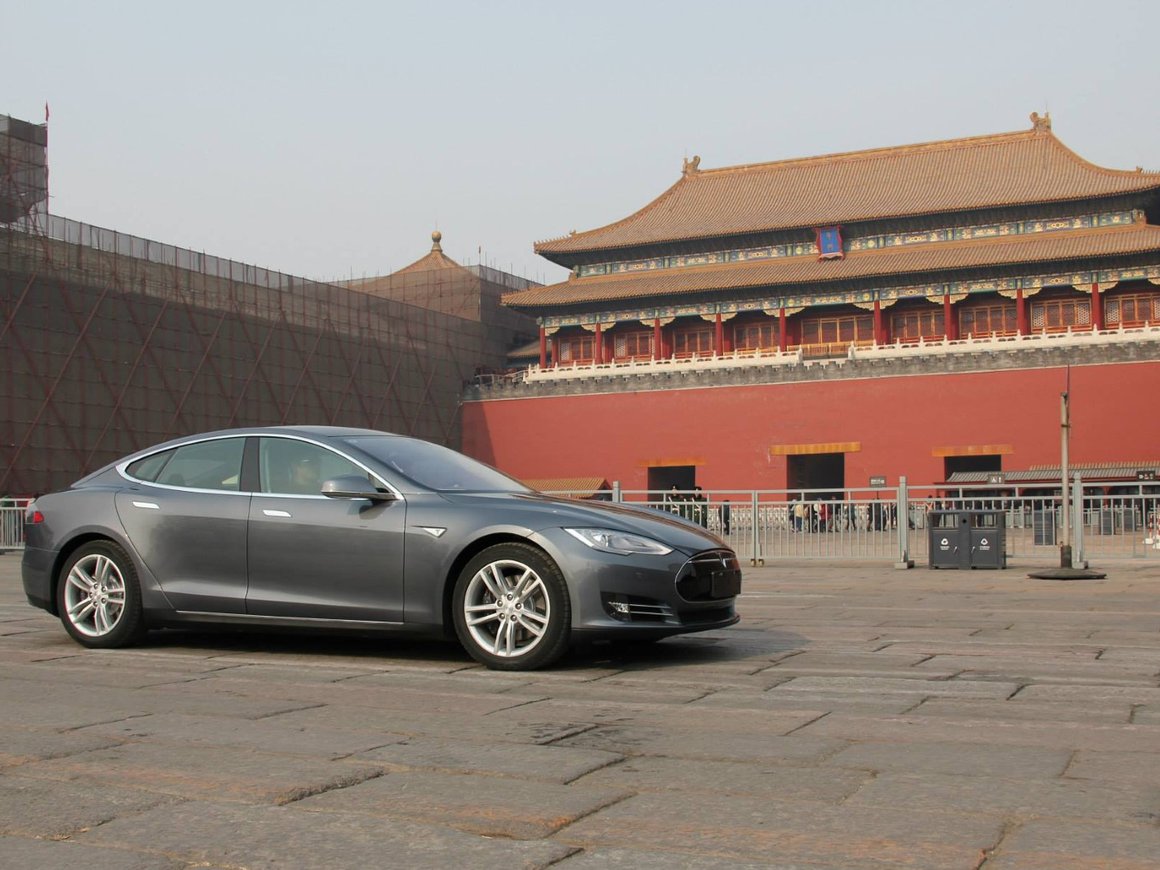 Tesla получила разрешение на строительство первого завода в Китае – WSJ
