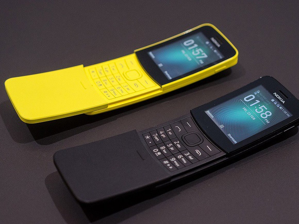 Фото: Nokia показала обновленный «телефон-банан» из «Матрицы»