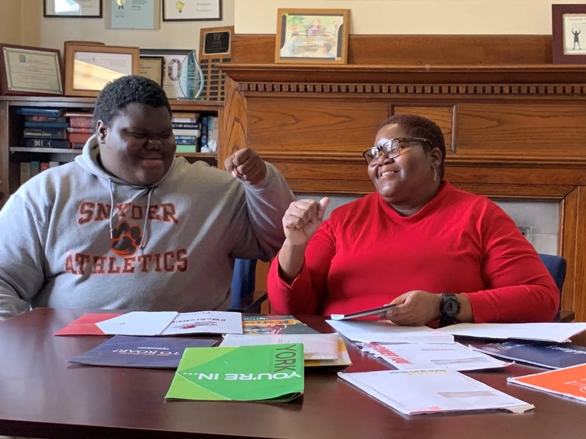 Как 17-летний бездомный парень смог самостоятельно поступить в 17 колледжей