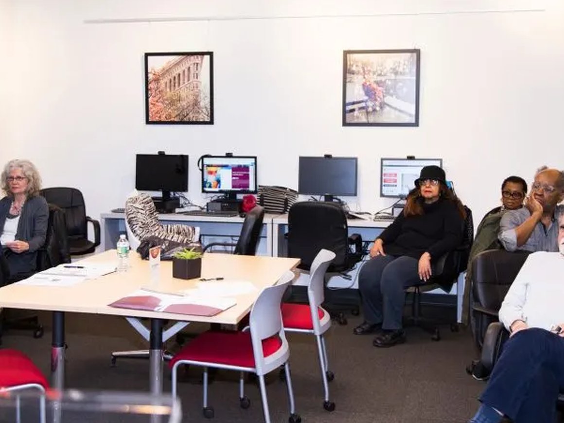 Как выглядит коворкинг для пожилых людей