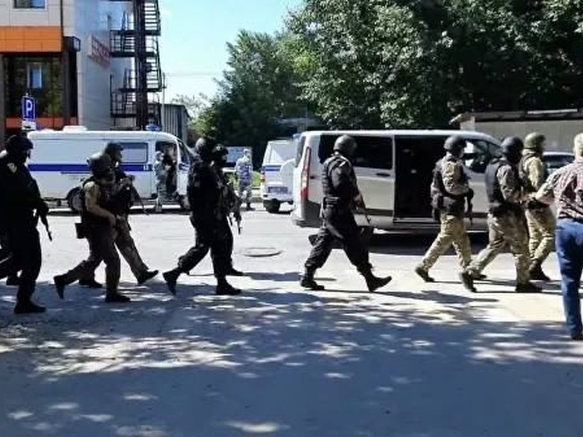 Неизвестный в Тюмени захватил заложников в отделении Сбербанка