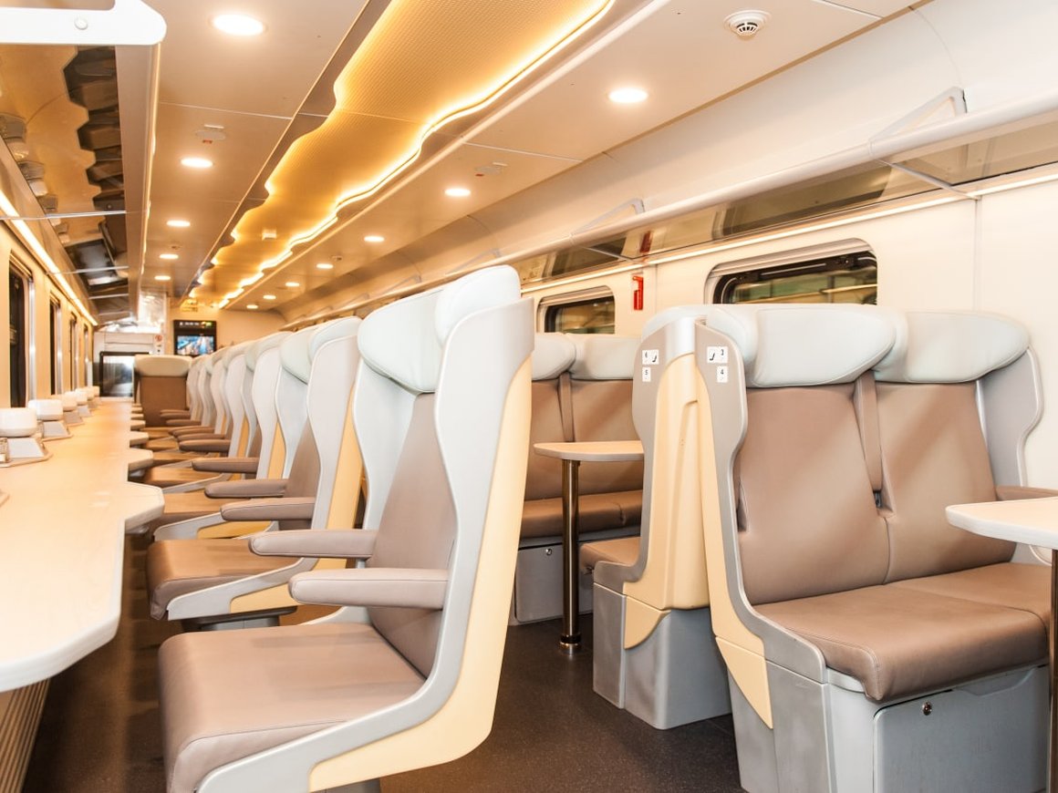 РЖД показали двухэтажный вагон-бистро в поездах дальнего следования