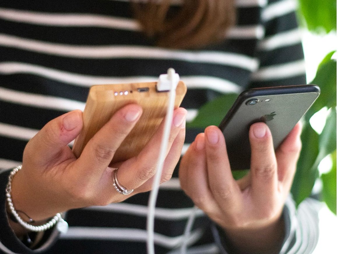 Сервис кикшеринга «МТС Юрент» запустил аренду павербанков