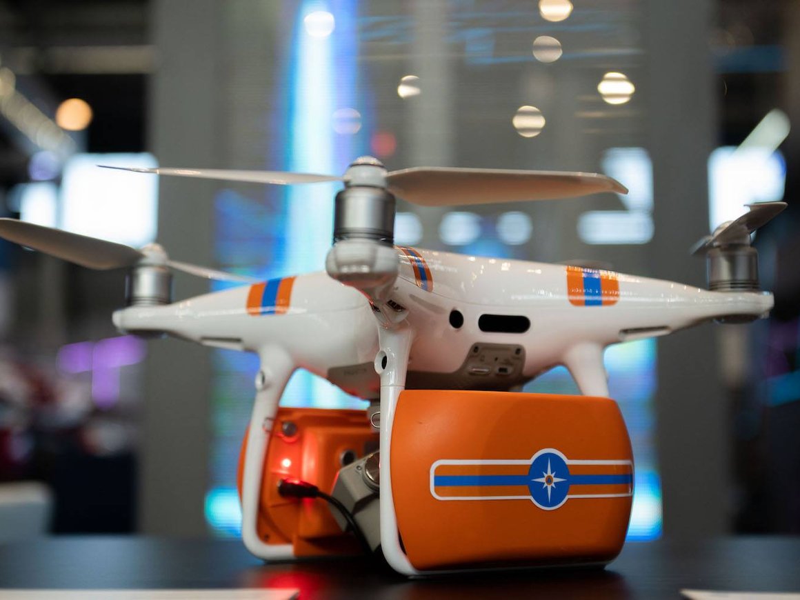 Ростех показал на «Иннопроме» «Шмеля» для дронов, который улавливает в воздухе вредные вещества