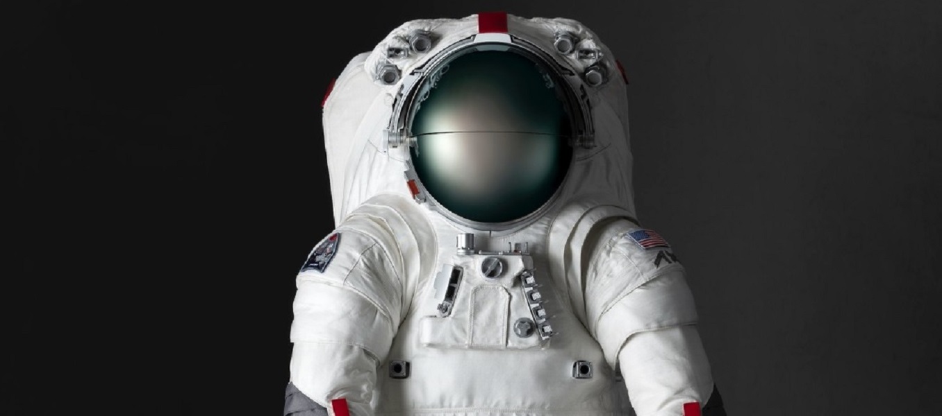 Prada и Axiom Space представили дизайн унисекс-скафандра для полетов на Луну