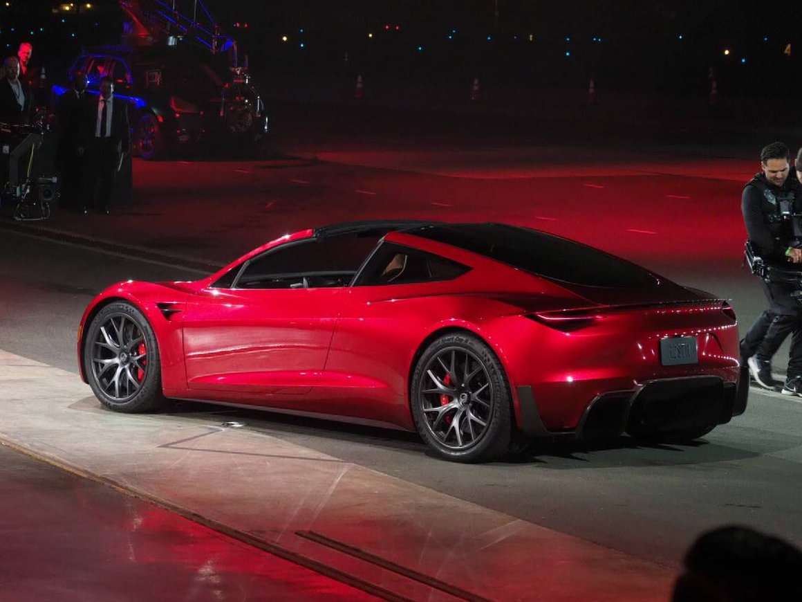 Выпуск Tesla Roadster отложили до 2023 года