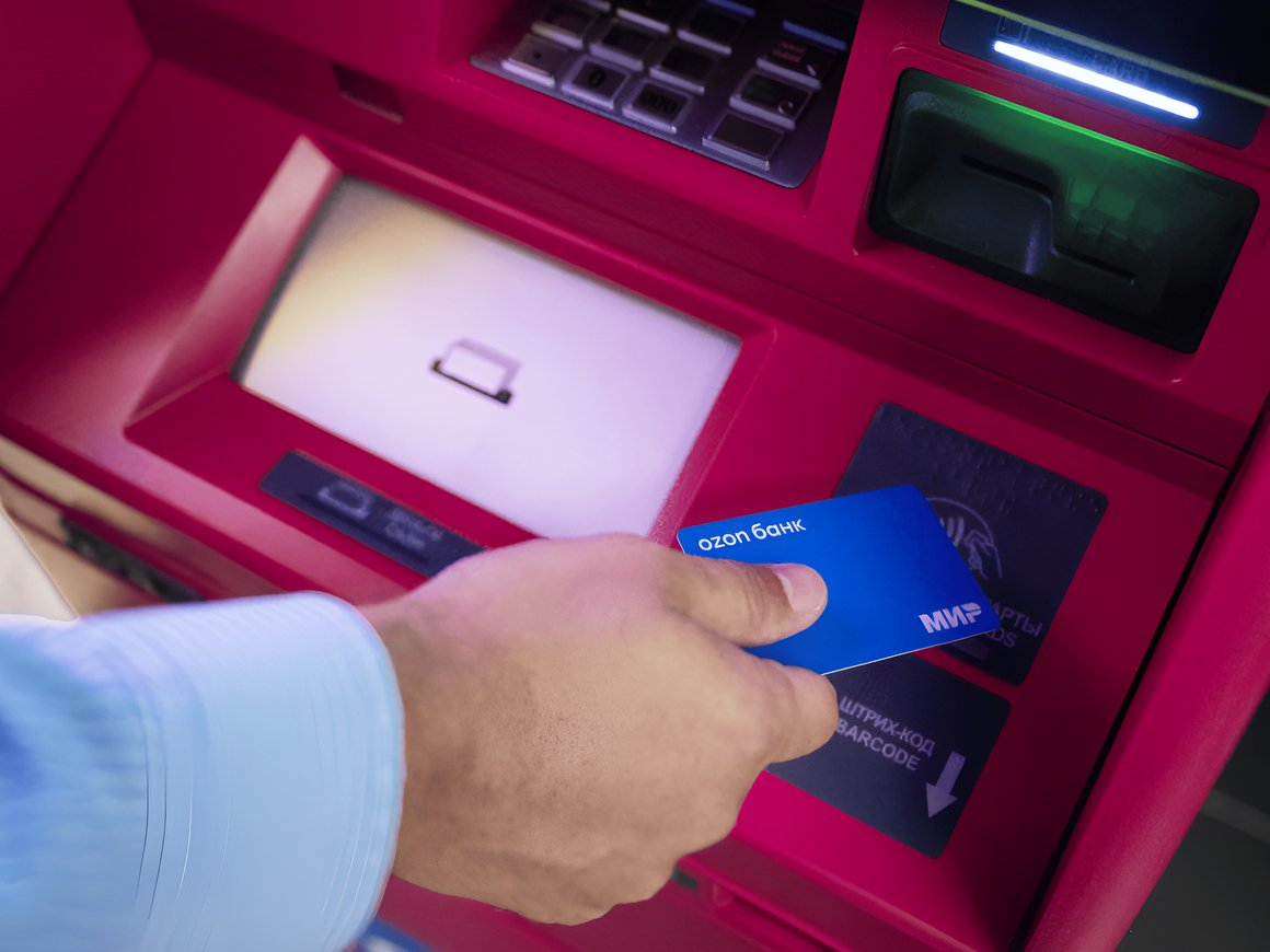 Из цифры — в железо: Ozon Банк начал устанавливать собственные банкоматы
