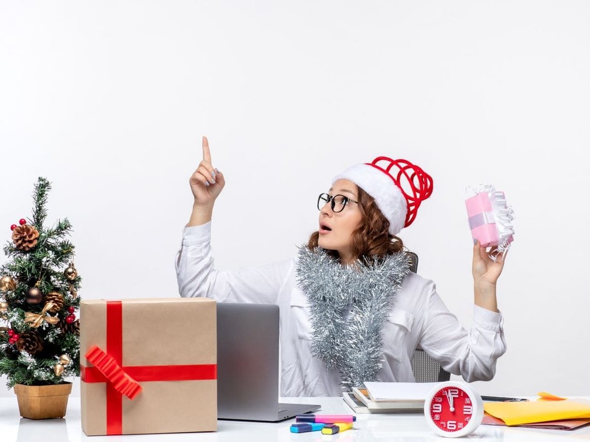 Корпоративные подарки на Новый год 2025: идеи для сотрудников и клиентов