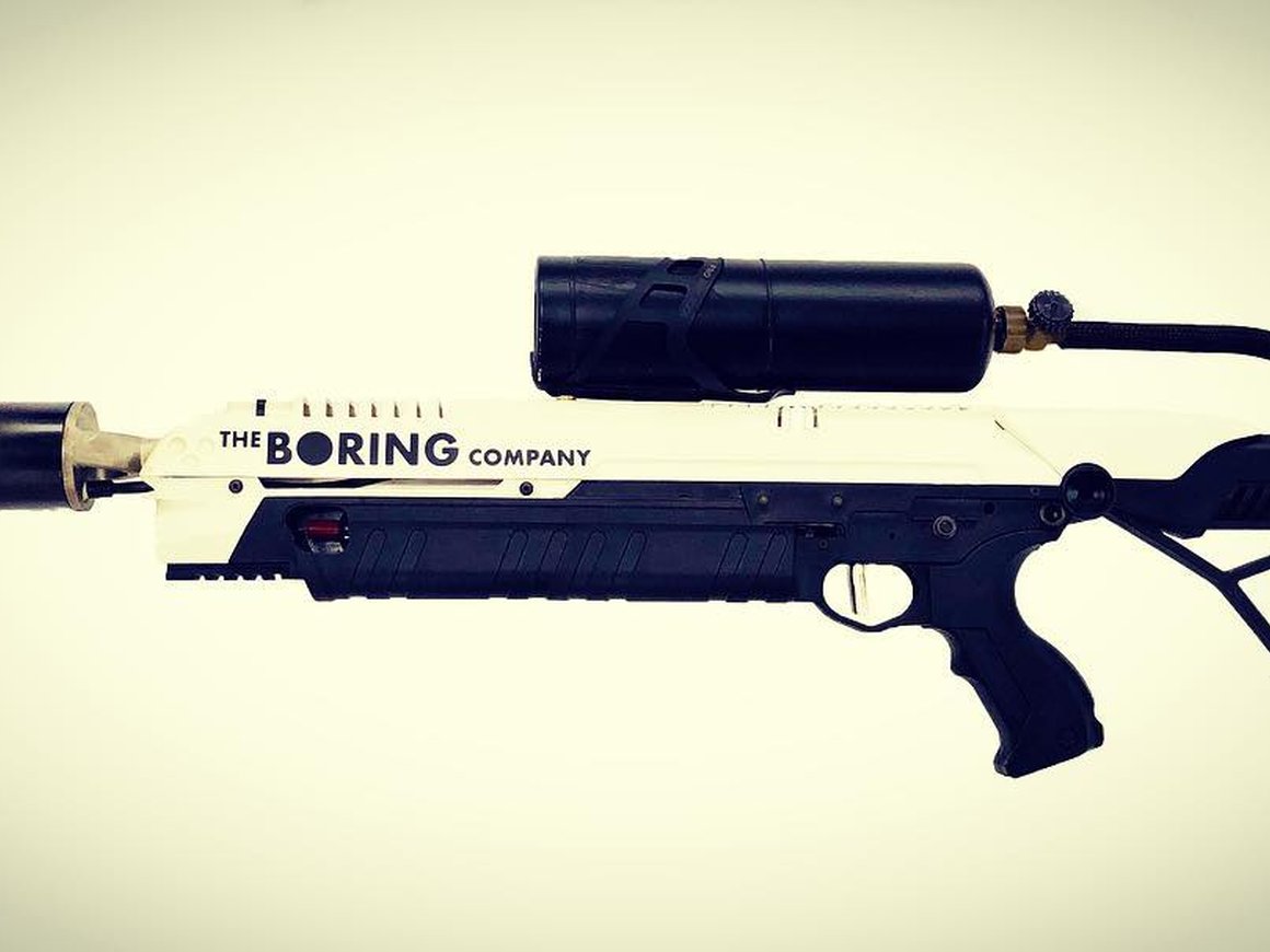 Илон Маск официально открыл предзаказ на огнеметы от The Boring Company