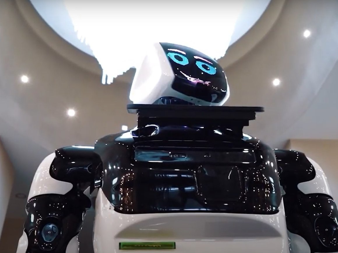 «Промобот» начал водить экскурсии на производство роботов