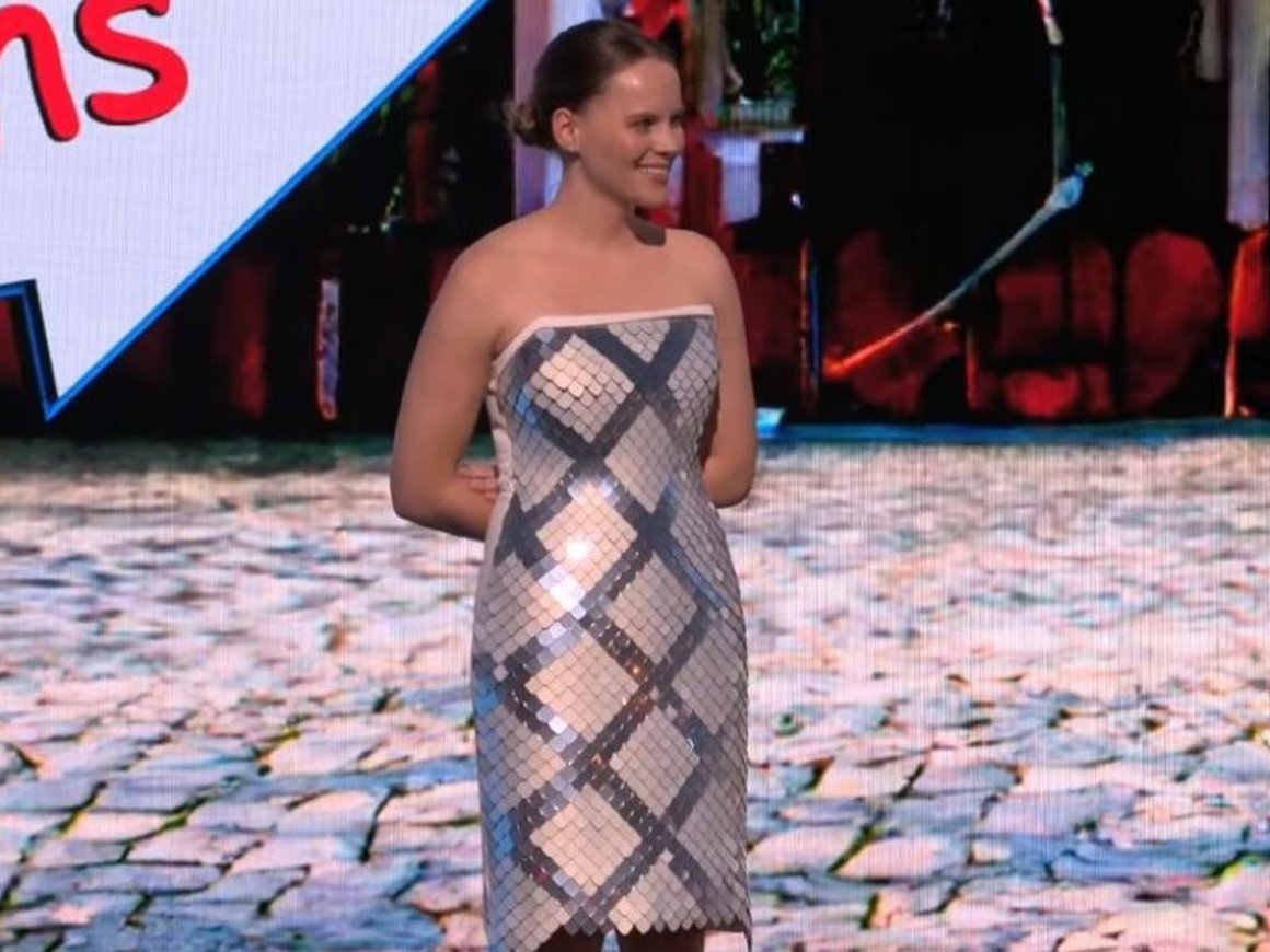 Adobe представила интерактивное платье с анимацией по нажатию кнопки