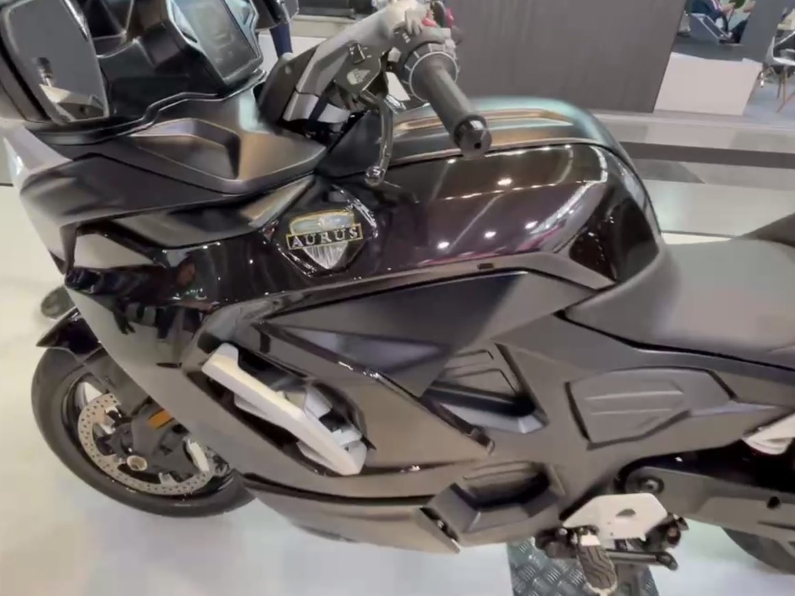 Глава Минпромторга анонсировал серийное производство российских электромотоциклов Aurus Merlon