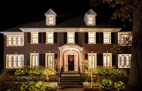 На Airbnb появилась возможность арендовать особняк семьи Маккалистеров из фильма «Один дома»