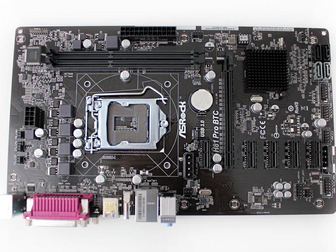 Bloomberg: Китайские производители вставляли чипы-шпионы в материнские платы для компаний США