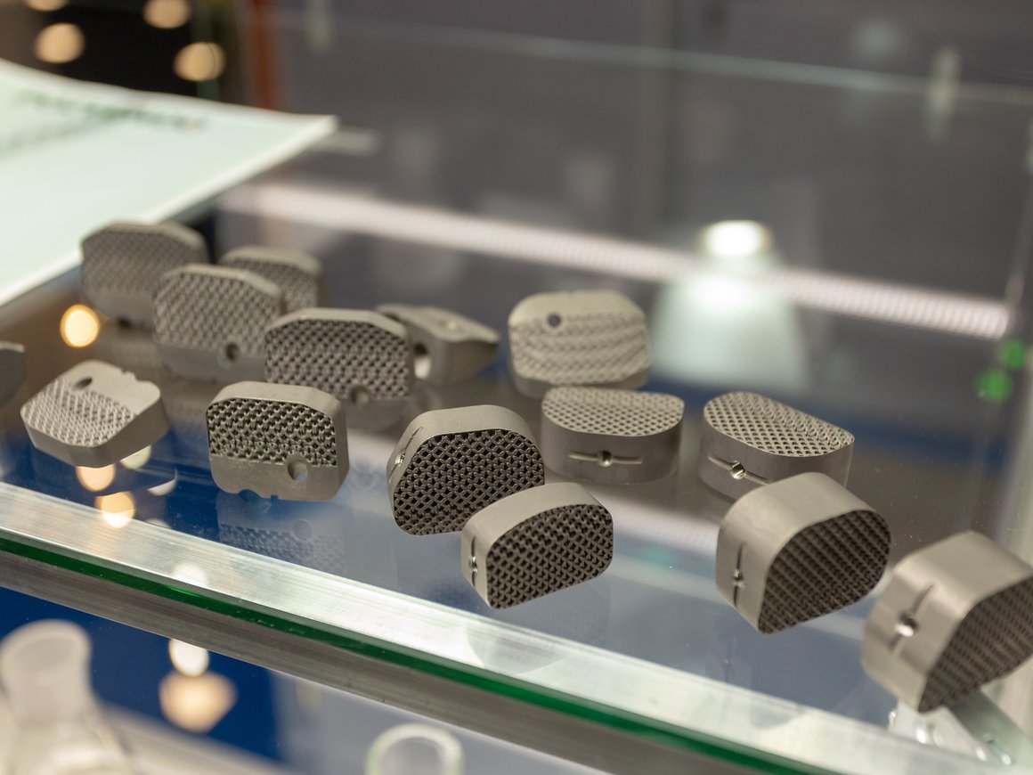 В России зарегистрировали первые печатные имплантаты для позвоночника