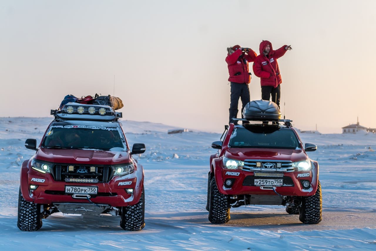 Проехались по льду Северного Ледовитого океана: Русские исследователи на Toyota пересекли два полюса холода